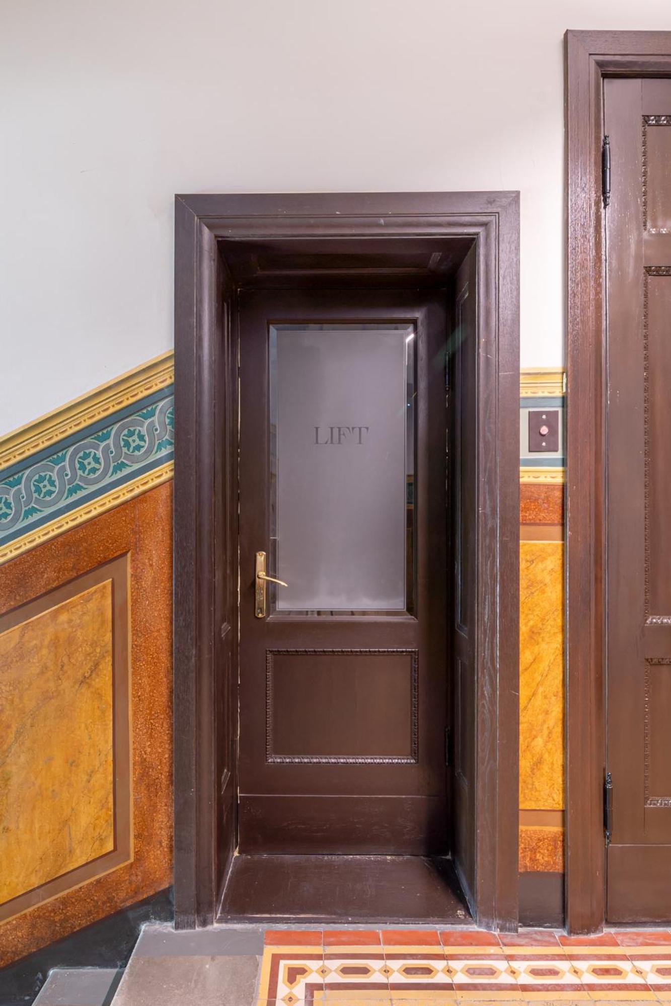 Prestigious Former Library Apartment - Perfect Location Riga Extérieur photo